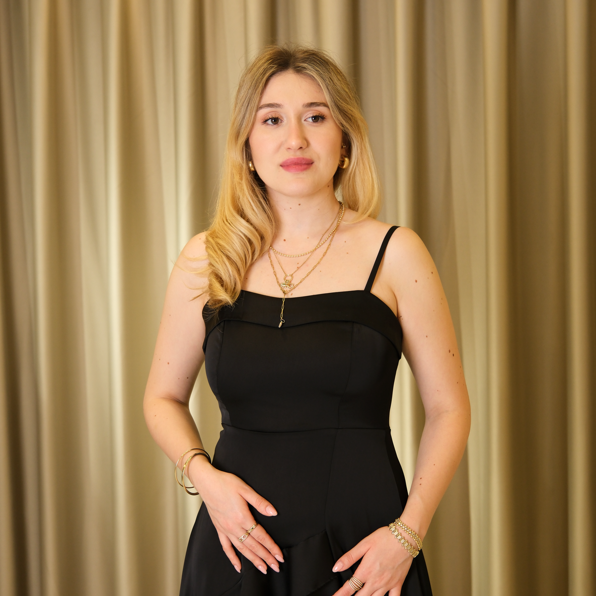 Siyah Askılı Tül Detaylı Midi Elbise